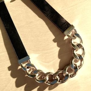 LEATHER & GOLD CHAIN necklace